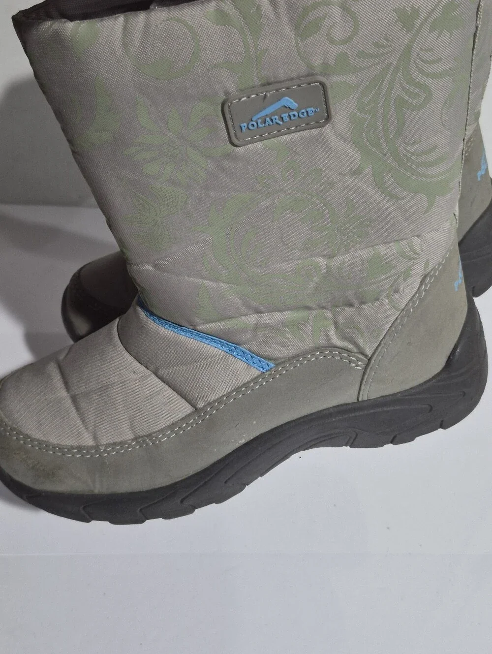 Women’s Light Gray Winter Boots with Blue Accent Size 7